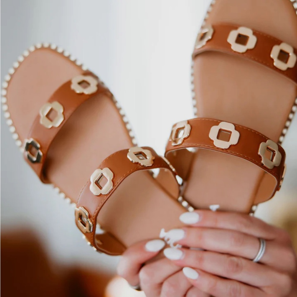 TOP Moda Tan Sandals with Gold Details
